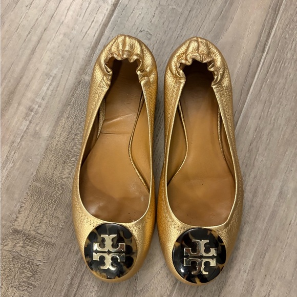 Tory Burch Gold Leather Ballet Flats w/ Tortoise Logo ~7.5 - Picture 1 of 16
